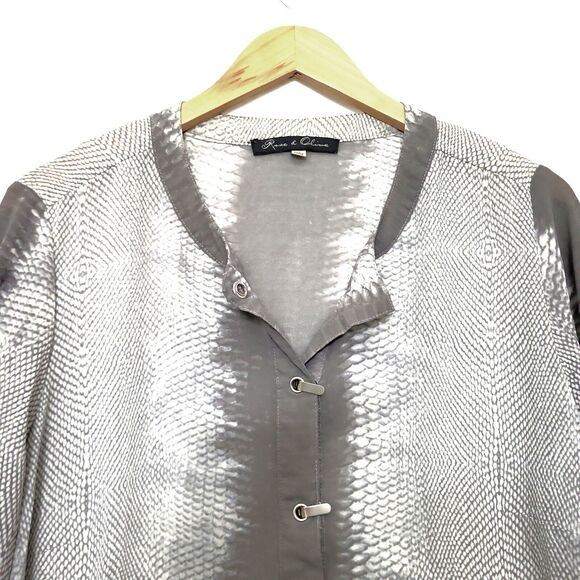 Rose + Olive Top Womens 1X Gray Snakeskin Flowy‎ Semi Sheer Hook Closure Tunic - Picture 3 of 9